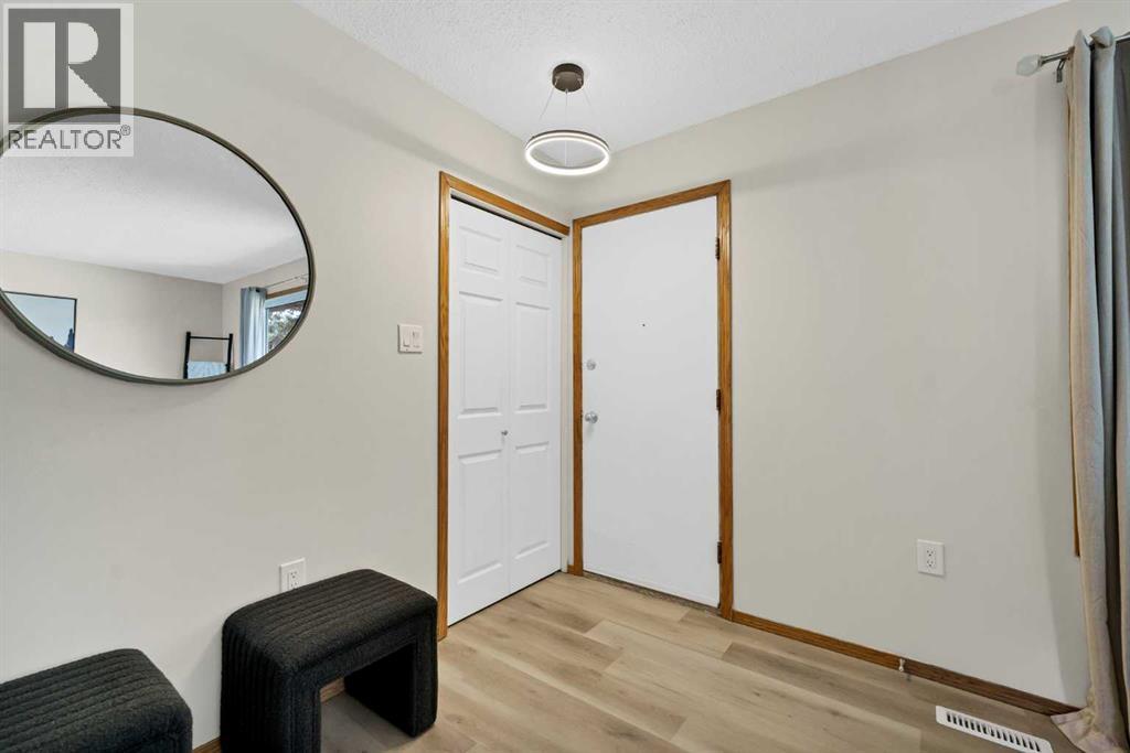 2169 Hawke Crescent NE, Medicine Hat, Alberta  T1C 1J4 - Photo 5 - A2332534