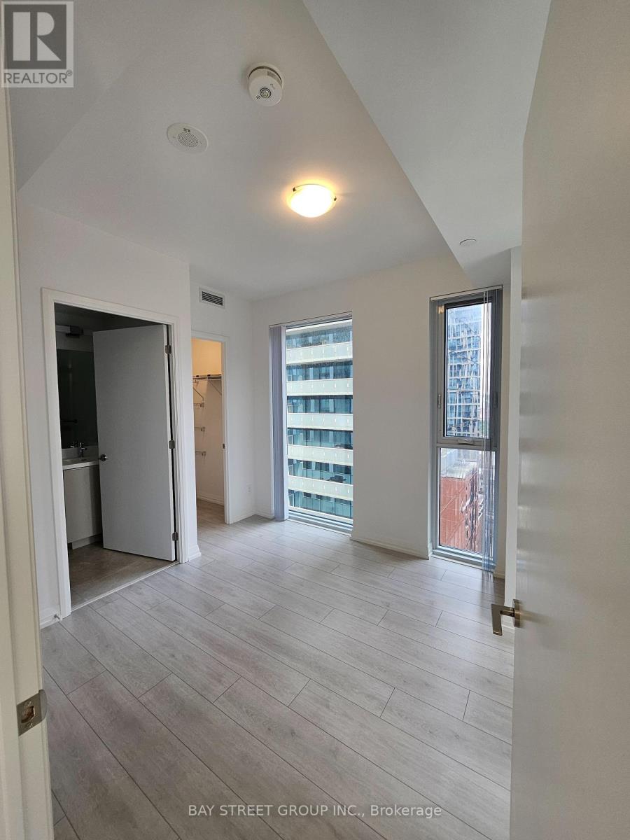 2206 - 400 King Street W, Toronto, Ontario  M5V 0X8 - Photo 10 - C13653476