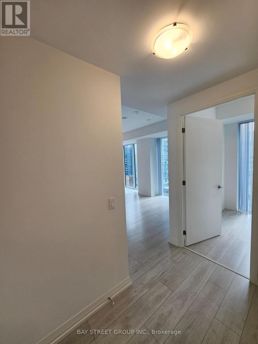 2206 - 400 King Street W, Toronto, Ontario  M5V 0X8 - Photo 2 - C13653476