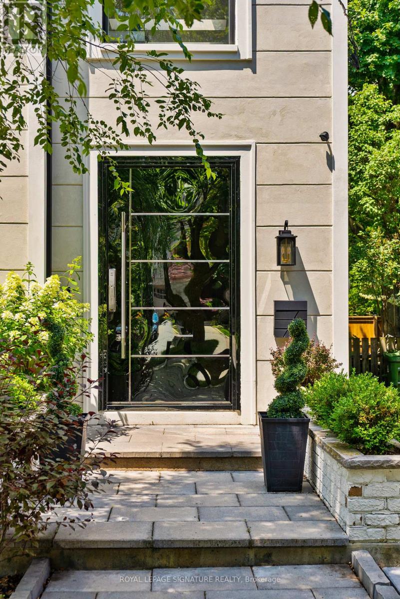 492 Old Orchard Grove, Toronto, Ontario  M5M 2G5 - Photo 3 - C13653492