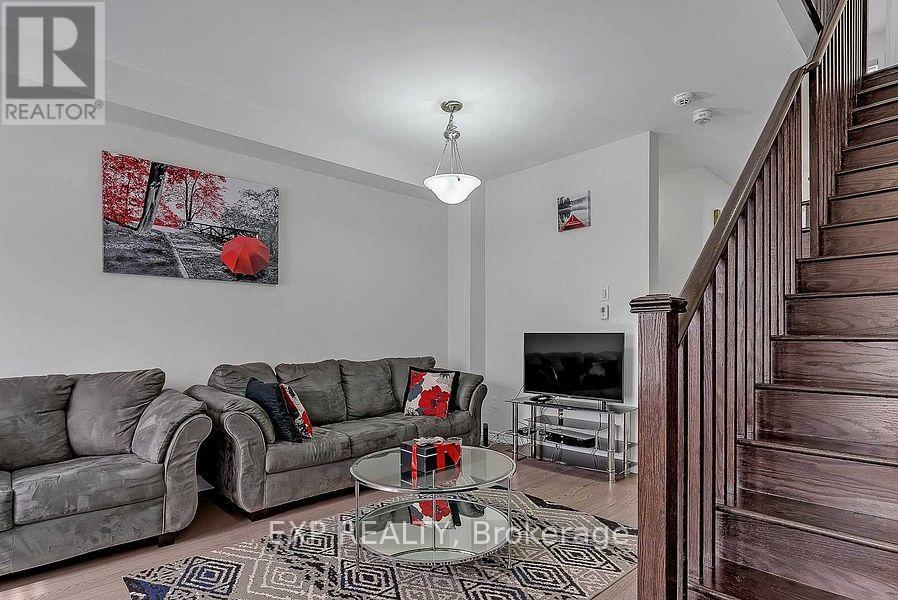 6 Frederick Pearson Street, East Gwillimbury, Ontario  L9N 0R9 - Photo 3 - N13653468