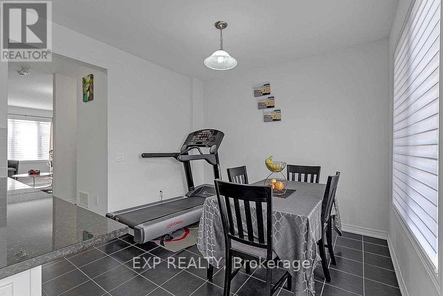 6 Frederick Pearson Street, East Gwillimbury, Ontario  L9N 0R9 - Photo 5 - N13653468