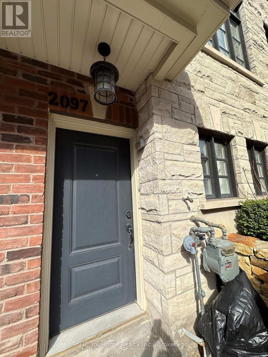 2097 Queensborough Gate, Mississauga, Ontario  L5M 0X9 - Photo 2 - W13653496