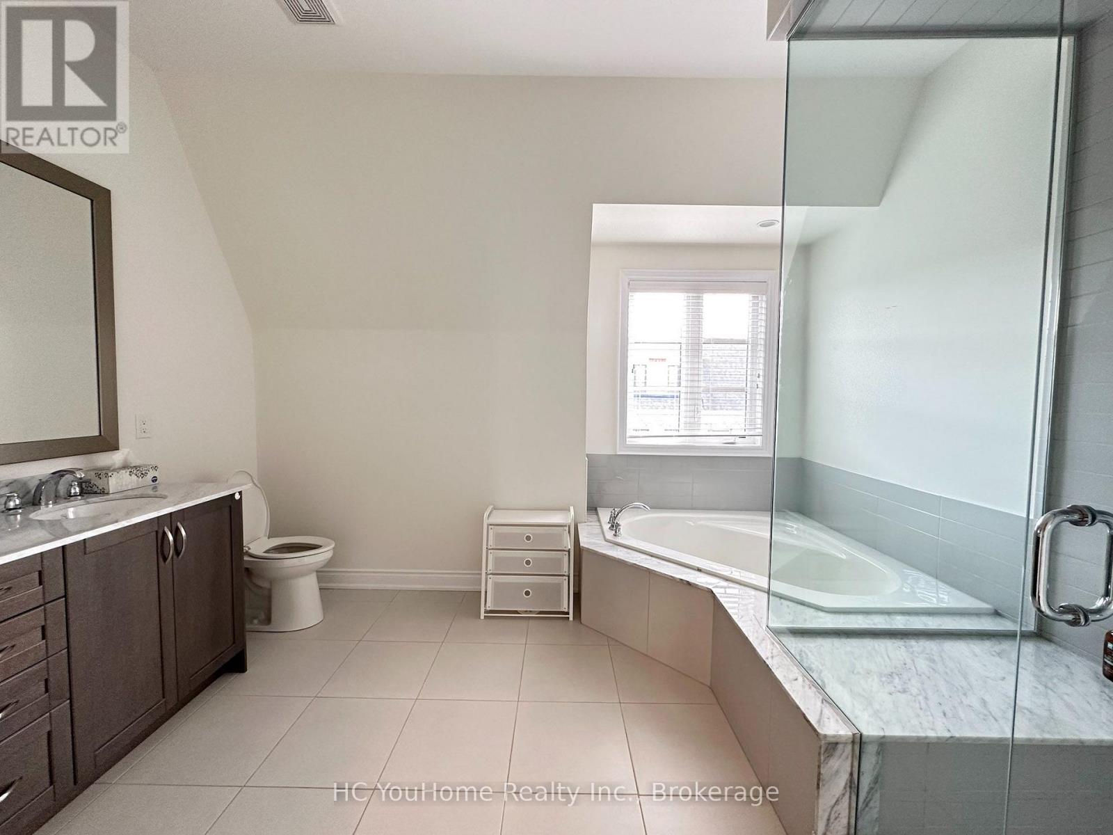 2097 Queensborough Gate, Mississauga, Ontario  L5M 0X9 - Photo 21 - W13653496