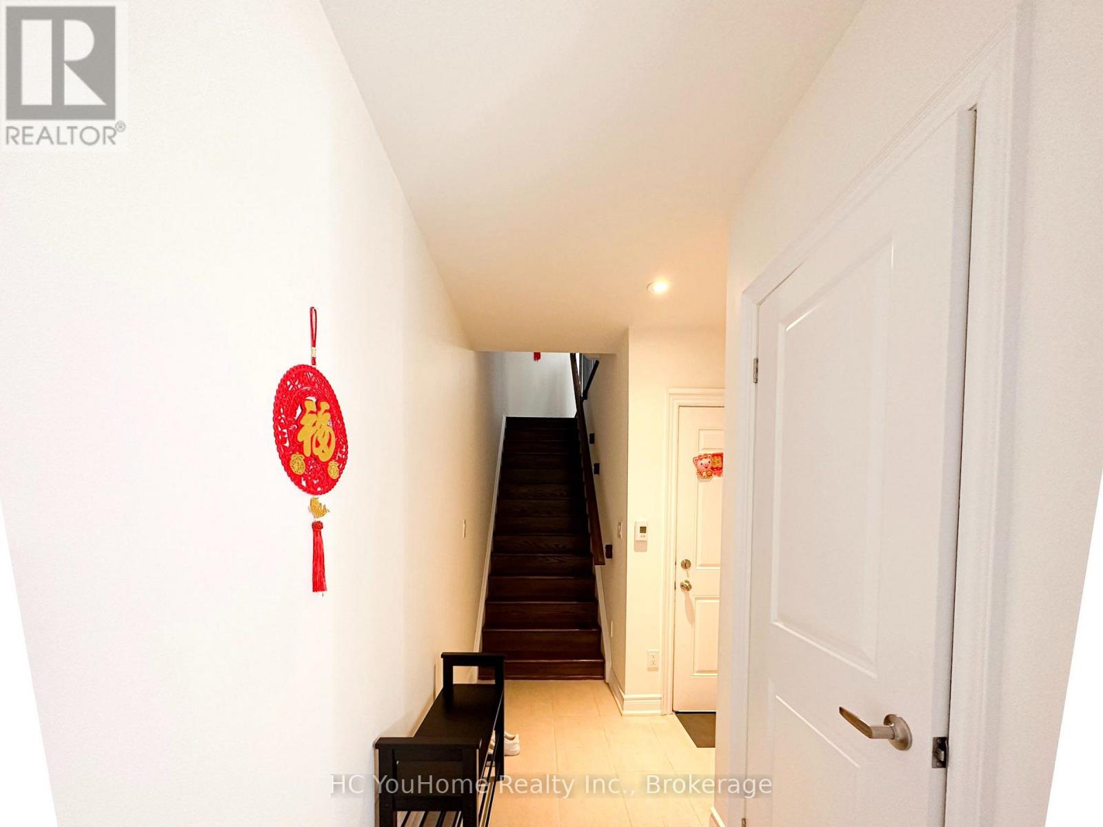 2097 Queensborough Gate, Mississauga, Ontario  L5M 0X9 - Photo 3 - W13653496
