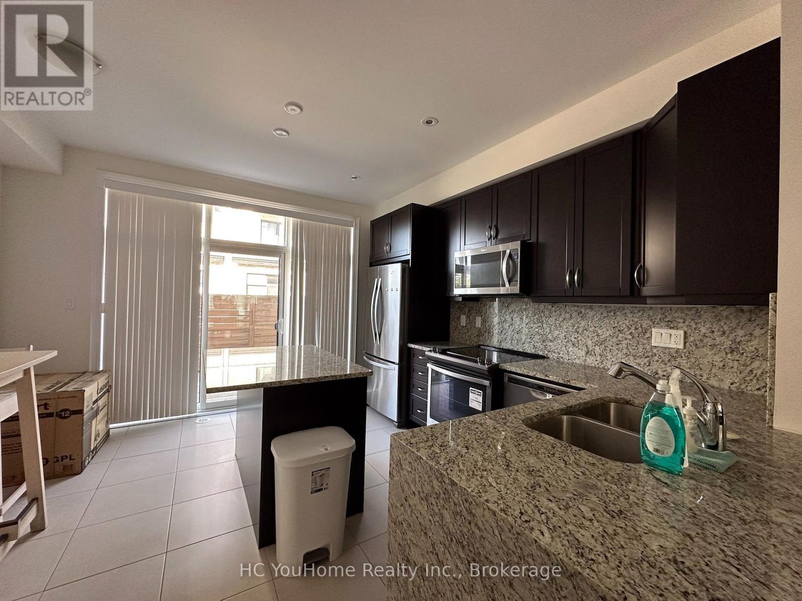 2097 Queensborough Gate, Mississauga, Ontario  L5M 0X9 - Photo 5 - W13653496