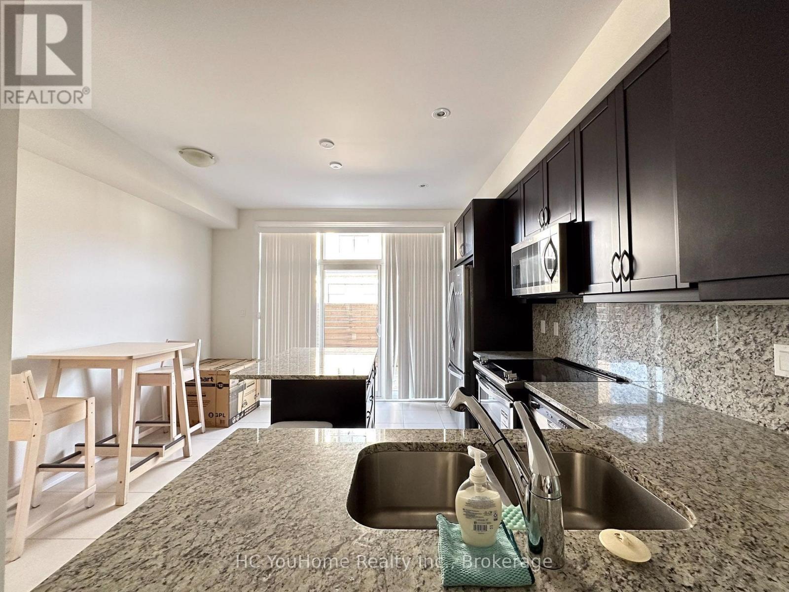 2097 Queensborough Gate, Mississauga, Ontario  L5M 0X9 - Photo 6 - W13653496