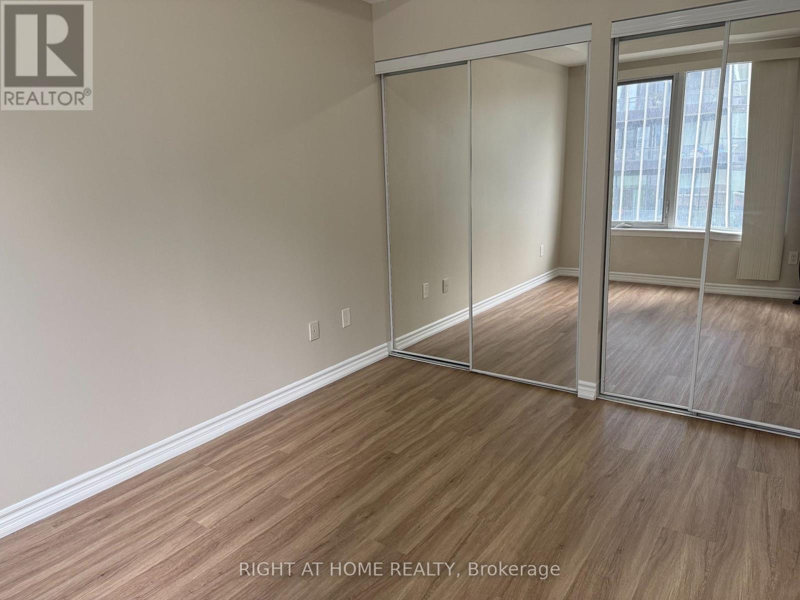 401 - 385 Prince Of Wales Drive, Mississauga, Ontario  L5B 0C6 - Photo 12 - W13653502
