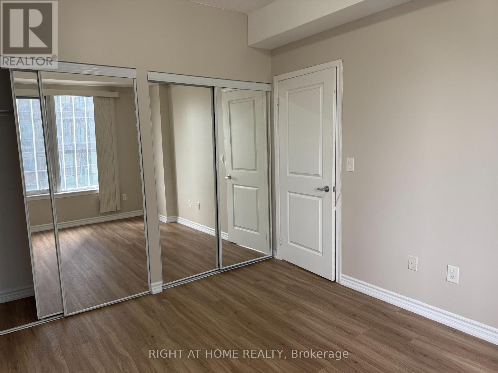 401 - 385 Prince Of Wales Drive, Mississauga, Ontario  L5B 0C6 - Photo 13 - W13653502