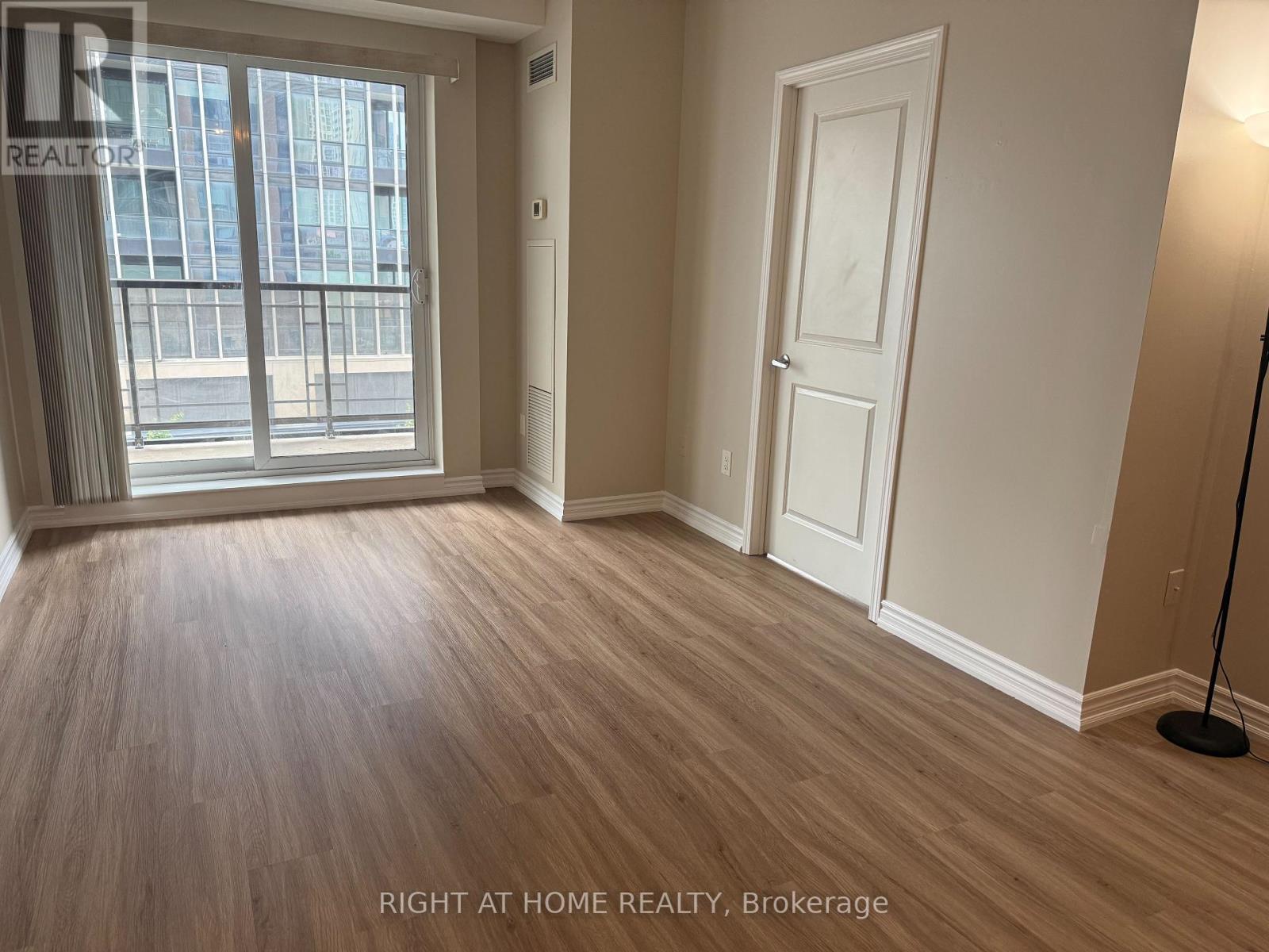 401 - 385 Prince Of Wales Drive, Mississauga, Ontario  L5B 0C6 - Photo 7 - W13653502