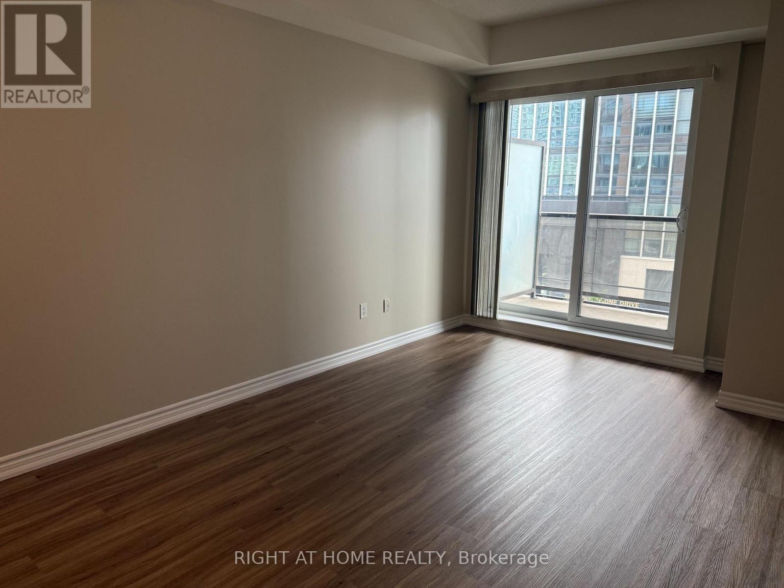 401 - 385 Prince Of Wales Drive, Mississauga, Ontario  L5B 0C6 - Photo 8 - W13653502