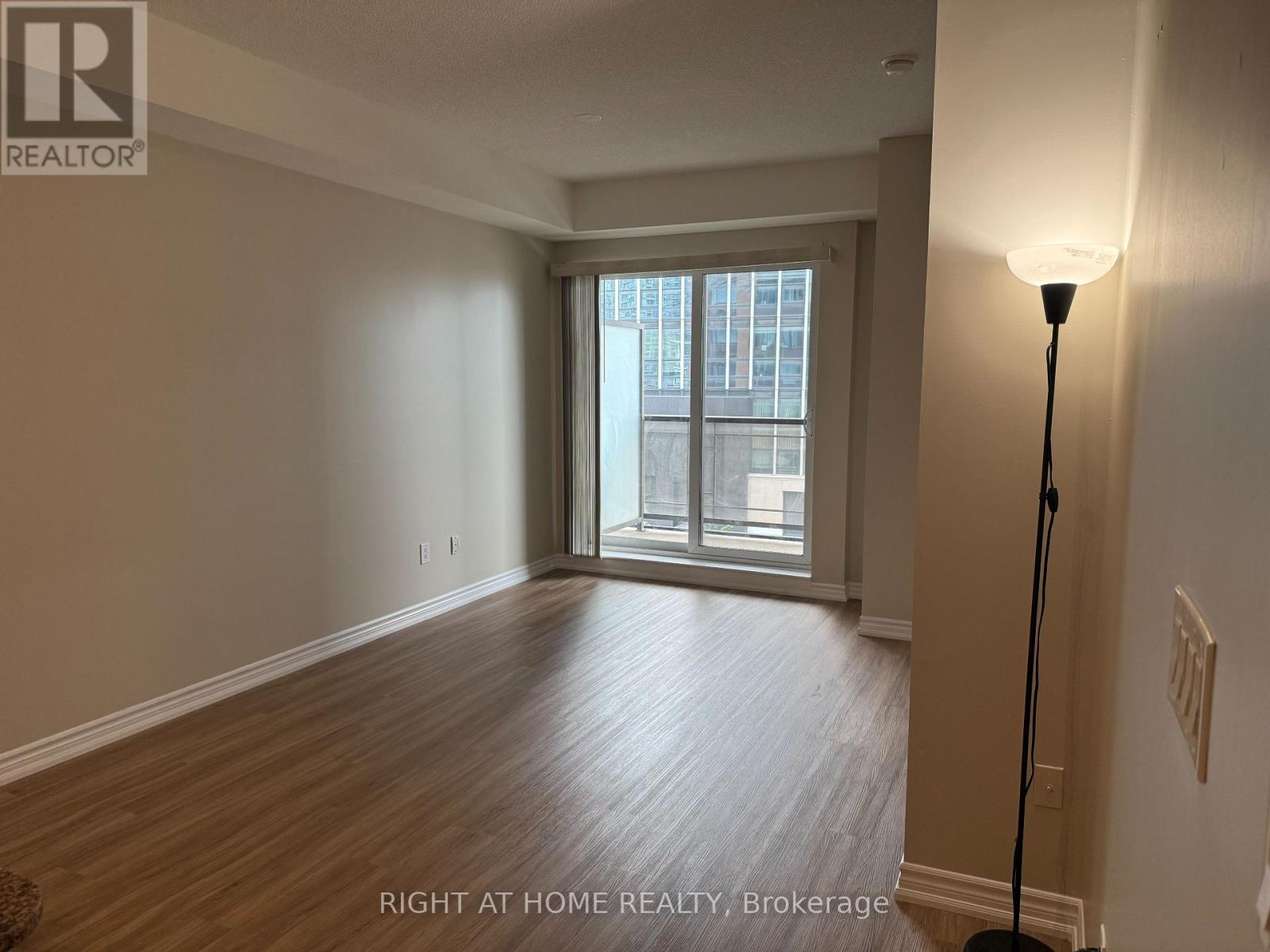 401 - 385 Prince Of Wales Drive, Mississauga, Ontario  L5B 0C6 - Photo 9 - W13653502