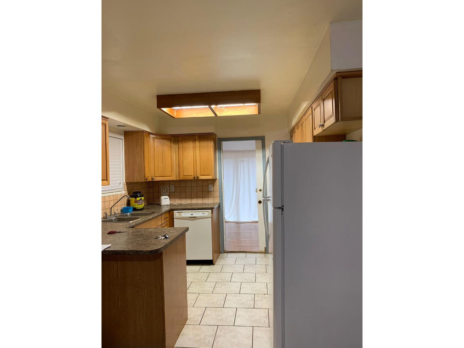 10000 132a Street, Surrey, British Columbia  V3T 3X6 - Photo 2 - R3153953