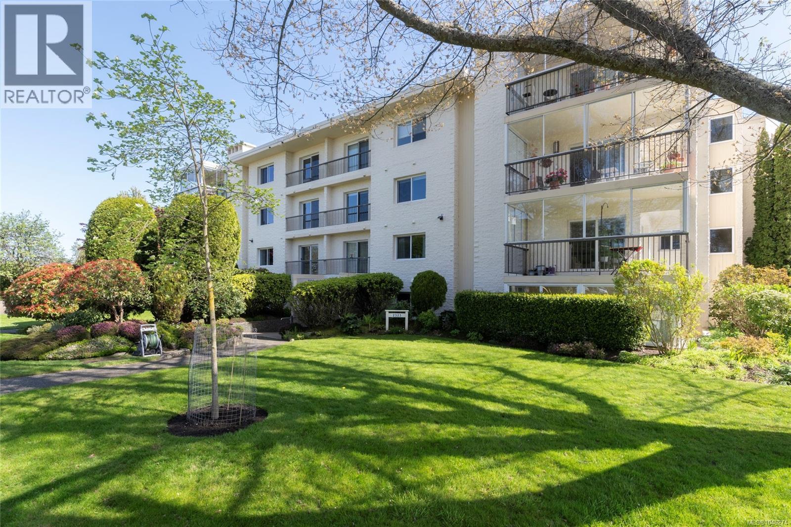 402 2323 Hamiota St, Oak Bay, British Columbia