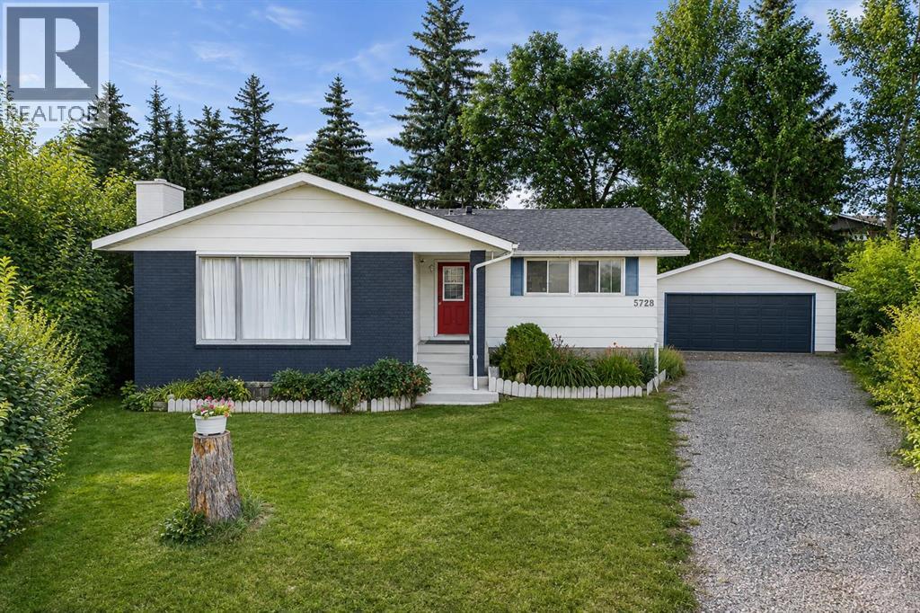 5728 51 Avenue, Ponoka, Alberta