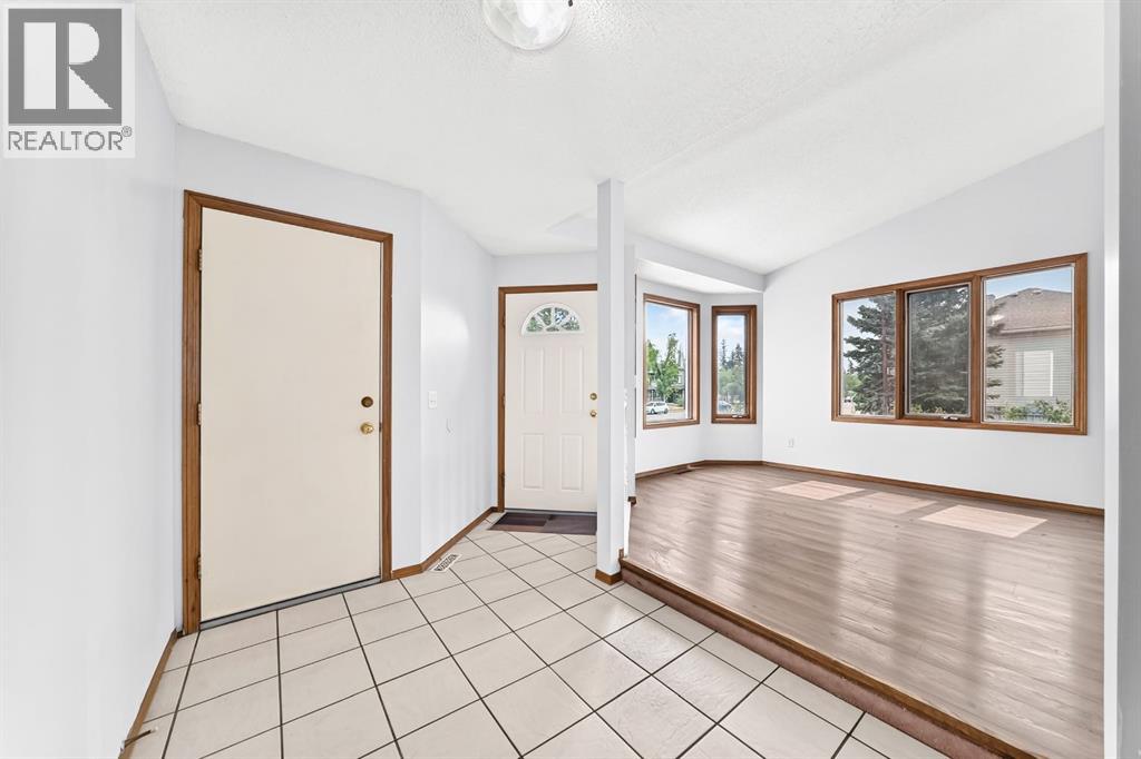 434 Millrise Drive SW, Calgary, Alberta  T2Y 2W5 - Photo 3 - A2335546