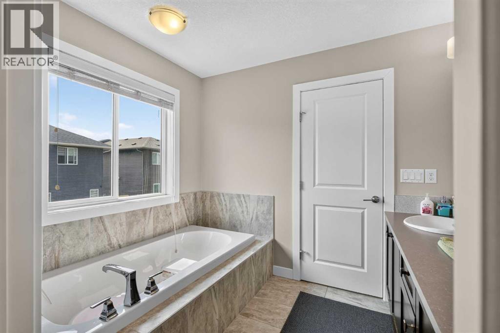 45 Saddlestone Drive NE, Calgary, Alberta  T3J 0W6 - Photo 21 - A2332701