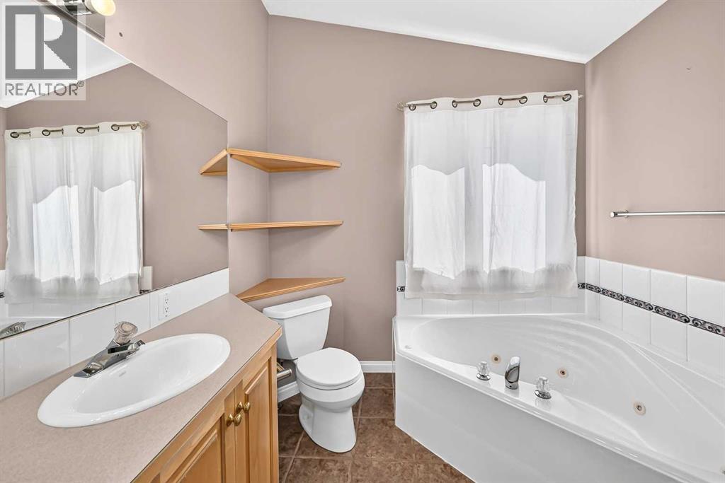 311 Royal Crest Bay NW, Calgary, Alberta  T3G 4M3 - Photo 22 - A2325643