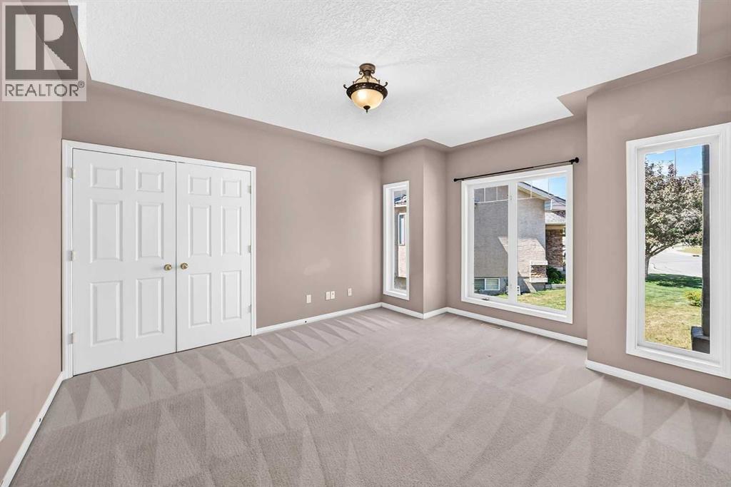 311 Royal Crest Bay NW, Calgary, Alberta  T3G 4M3 - Photo 17 - A2325643