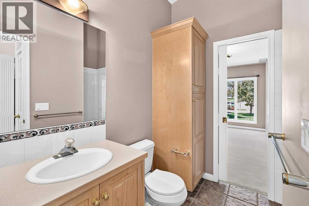 311 Royal Crest Bay NW, Calgary, Alberta  T3G 4M3 - Photo 26 - A2325643