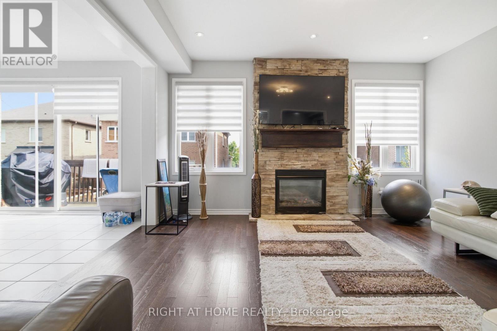 349 Snoek Point, Milton, Ontario  L9T 8Y5 - Photo 10 - W13597080