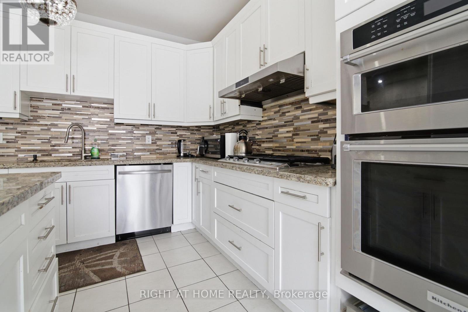 349 Snoek Point, Milton, Ontario  L9T 8Y5 - Photo 16 - W13597080