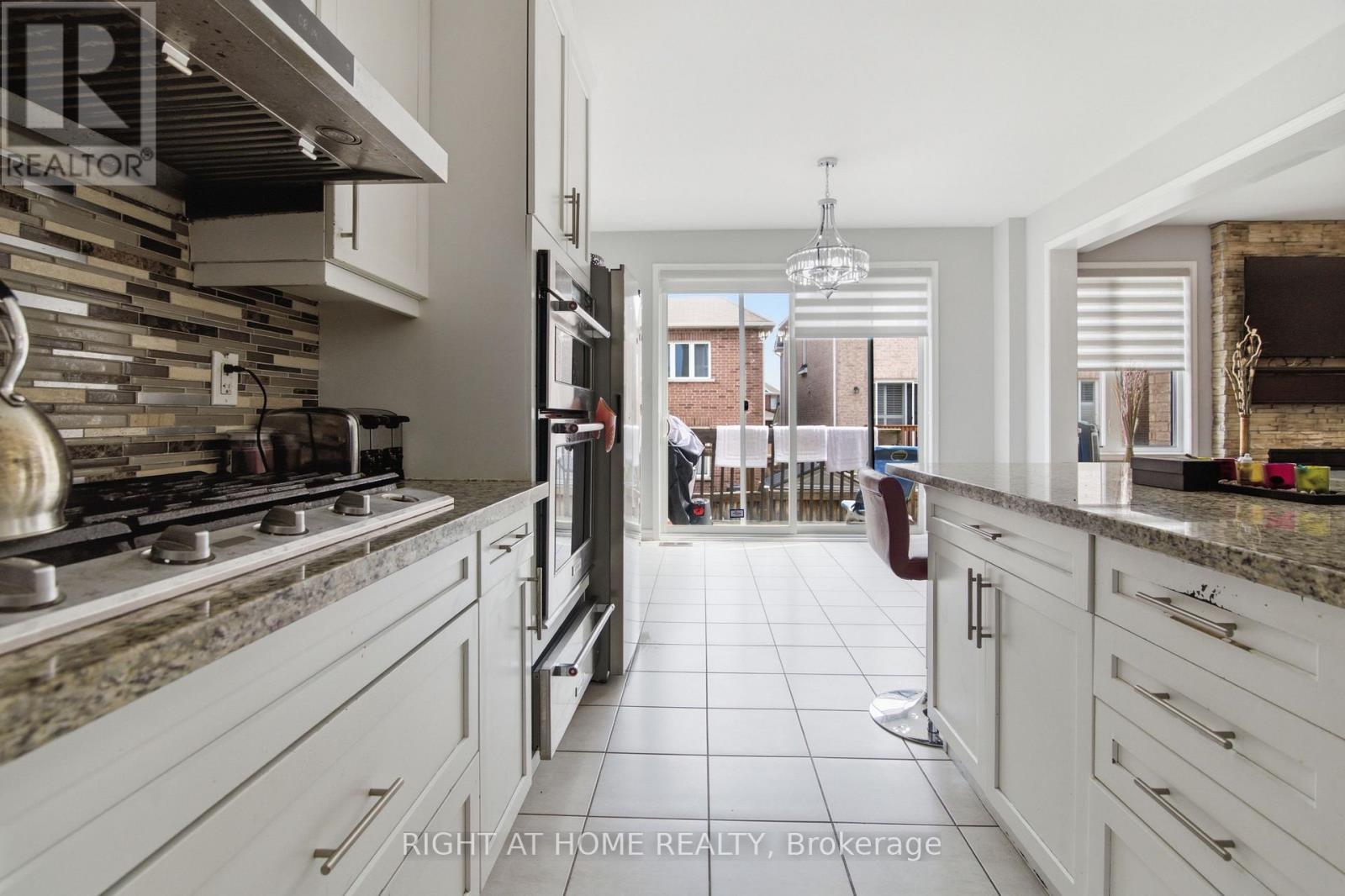 349 Snoek Point, Milton, Ontario  L9T 8Y5 - Photo 18 - W13597080