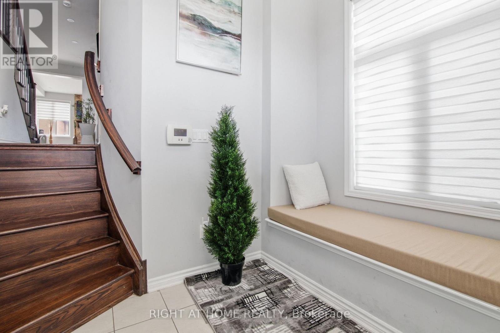 349 Snoek Point, Milton, Ontario  L9T 8Y5 - Photo 2 - W13597080