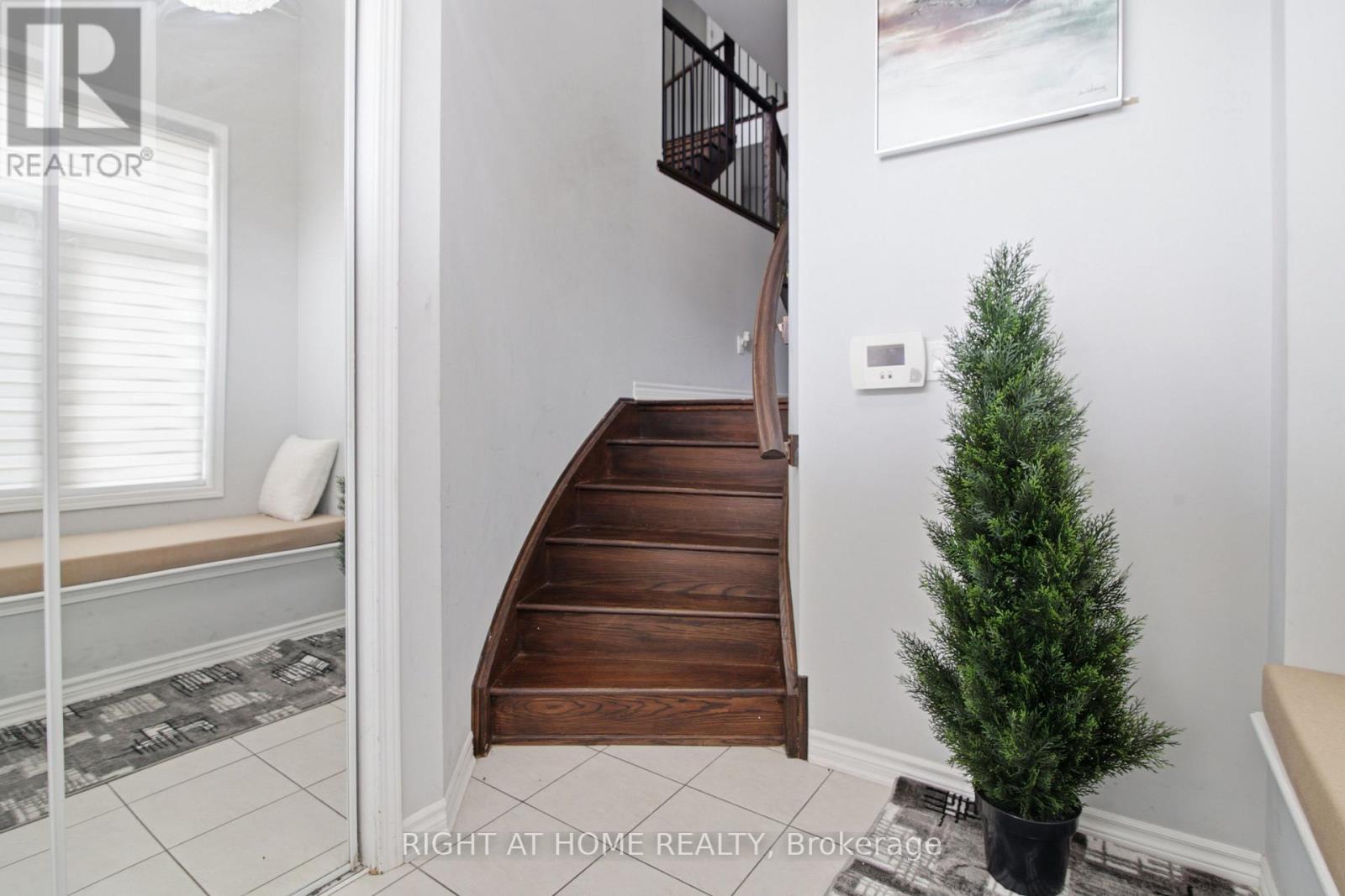 349 Snoek Point, Milton, Ontario  L9T 8Y5 - Photo 4 - W13597080