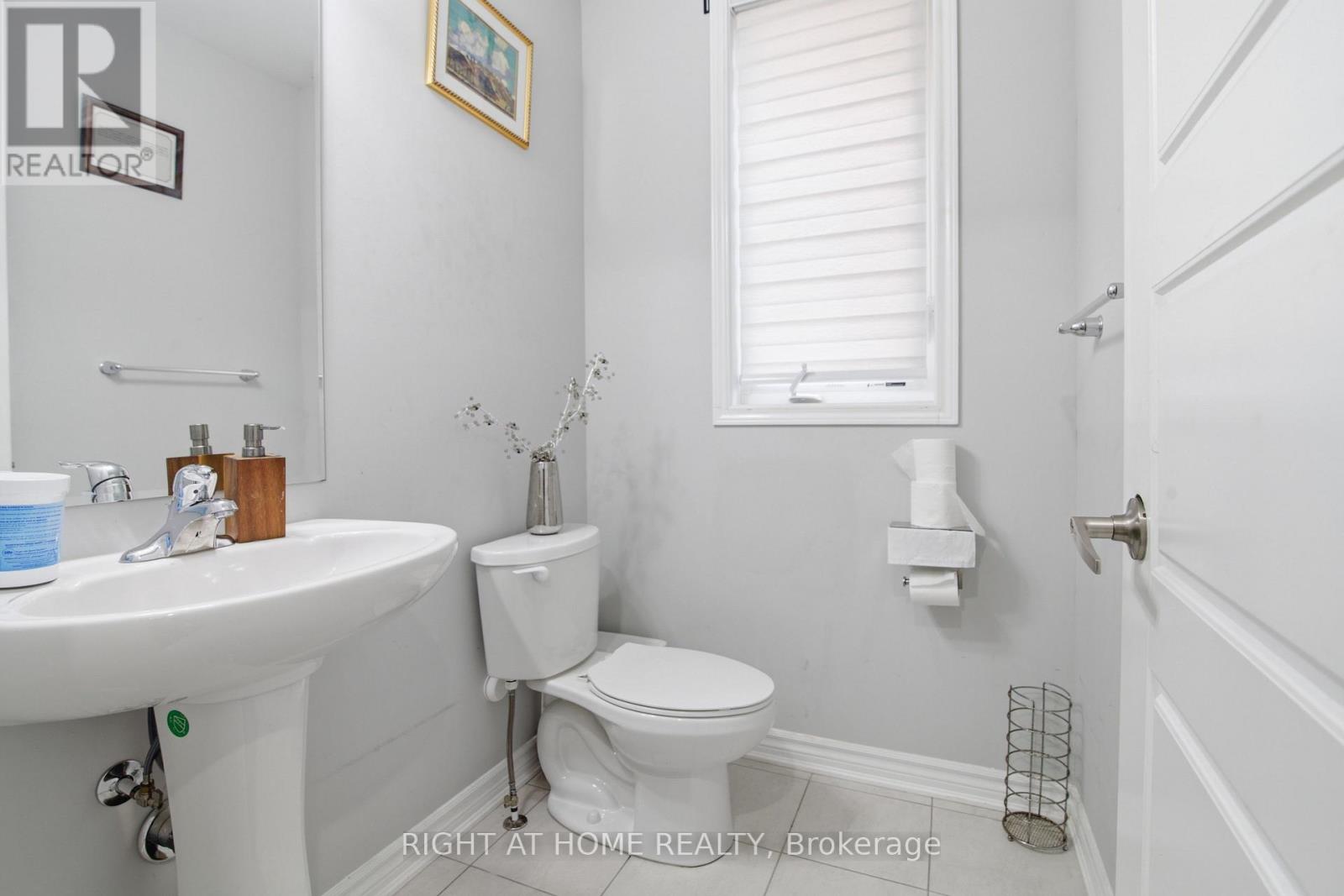 349 Snoek Point, Milton, Ontario  L9T 8Y5 - Photo 6 - W13597080