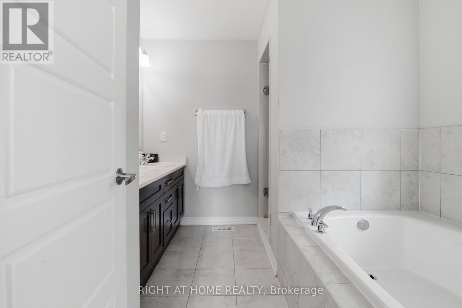 349 Snoek Point, Milton, Ontario  L9T 8Y5 - Photo 37 - W13597080