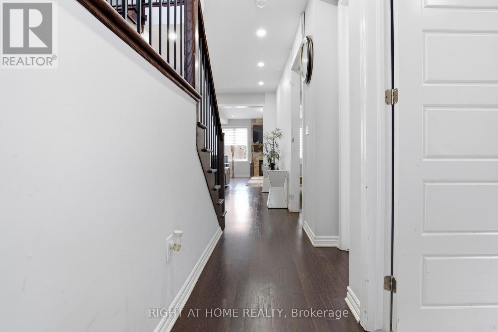 349 Snoek Point, Milton, Ontario  L9T 8Y5 - Photo 5 - W13597080