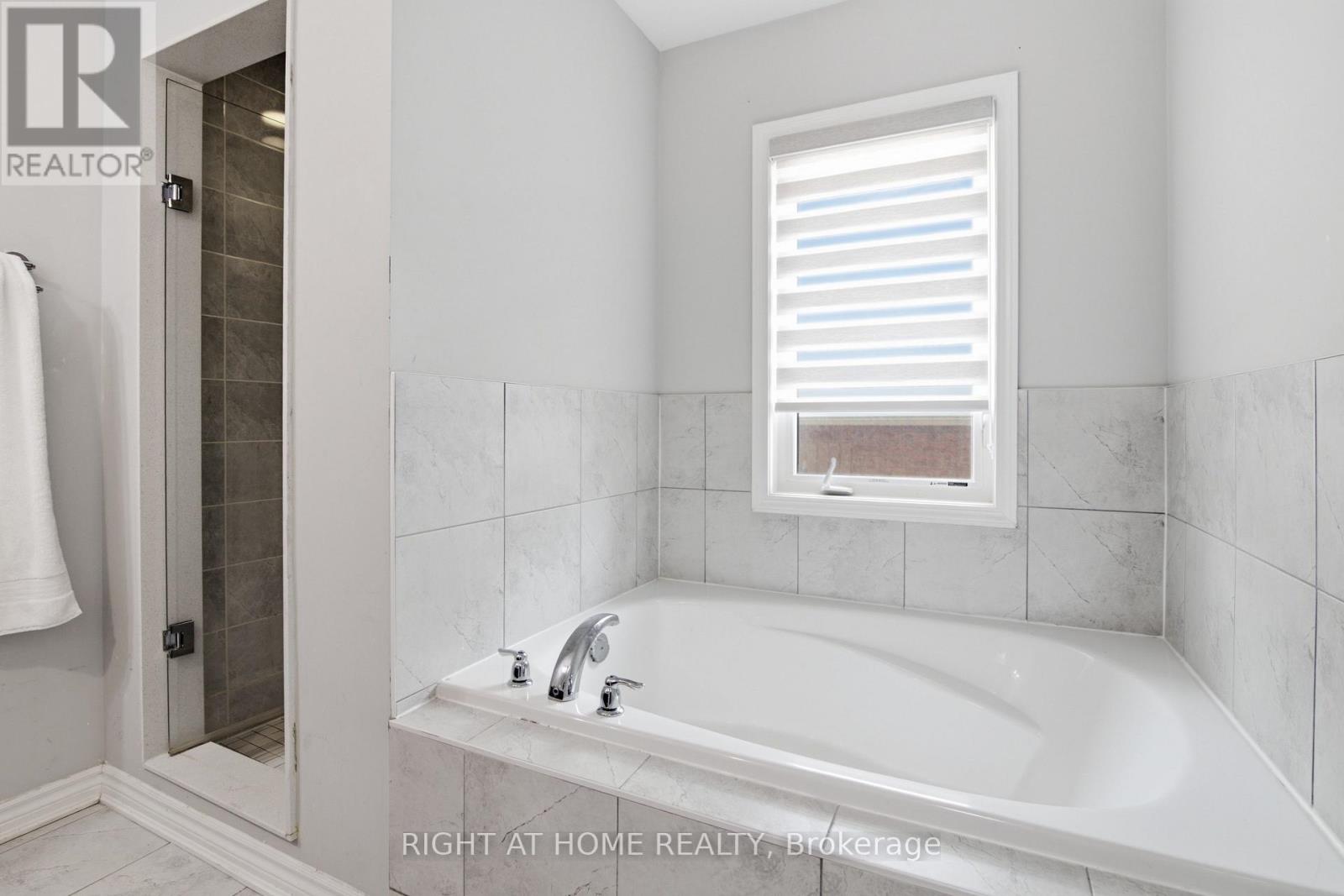 349 Snoek Point, Milton, Ontario  L9T 8Y5 - Photo 39 - W13597080