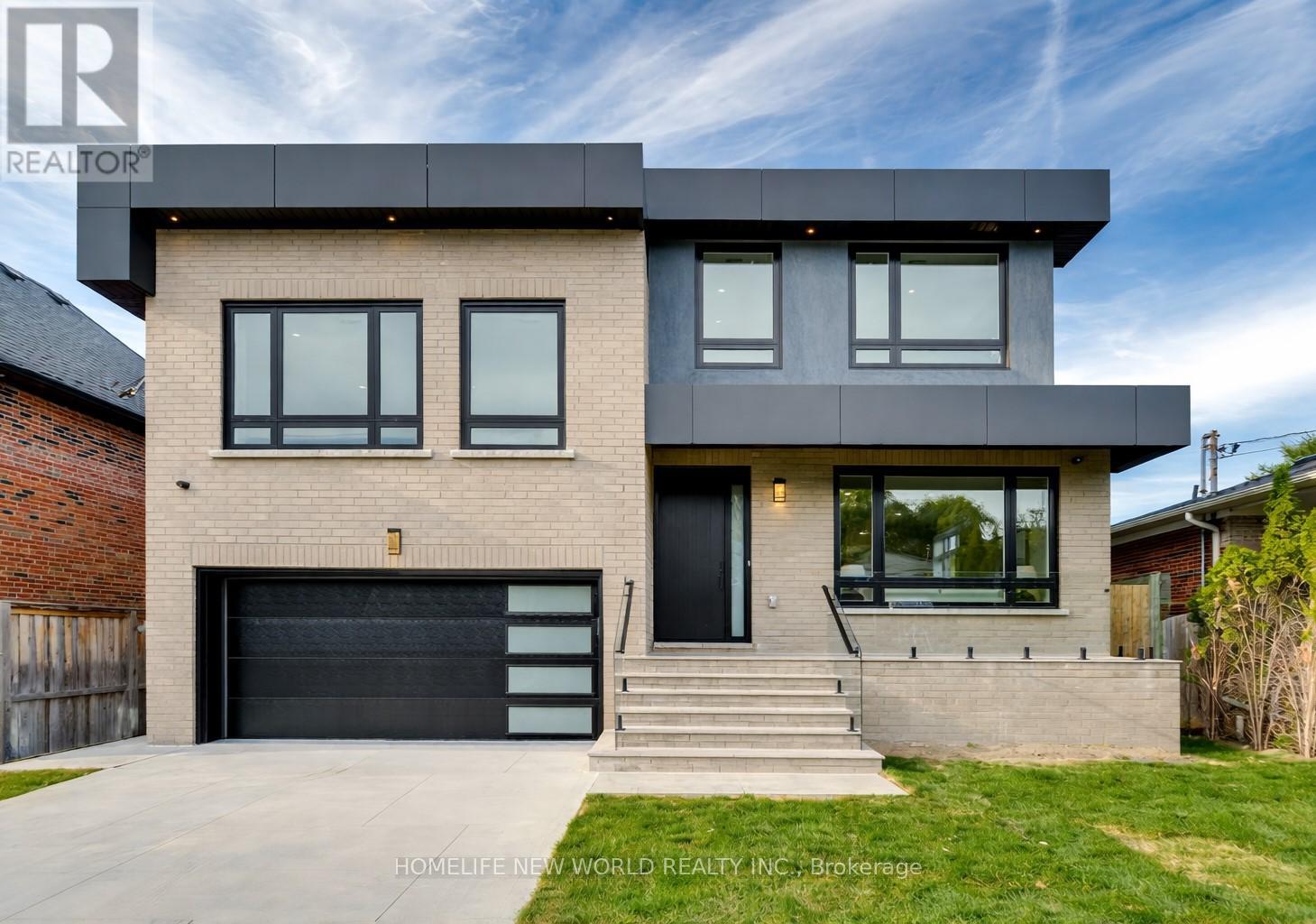 <div class="slider-price">$3,079,000</div><p>150 Viewmount Avenue, Toronto, Ontario</p>