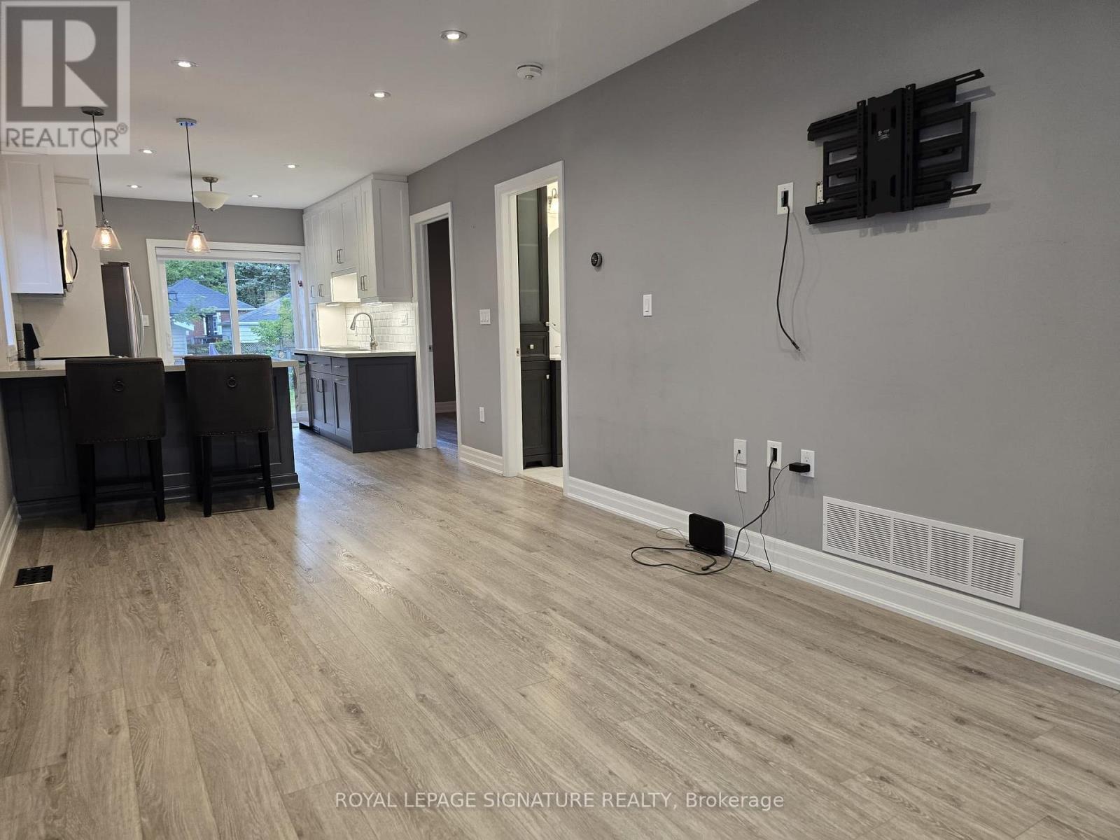 Upper - 141 Phillip Avenue, Toronto, Ontario  M1N 3R6 - Photo 11 - E13653026