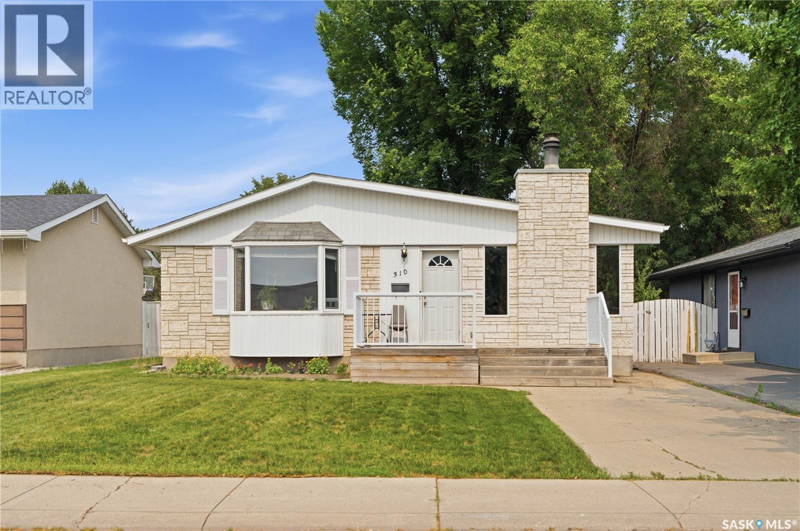 310 Douglas Crescent, Saskatoon, Saskatchewan  S7L 4T4 - Photo 1 - SK044817