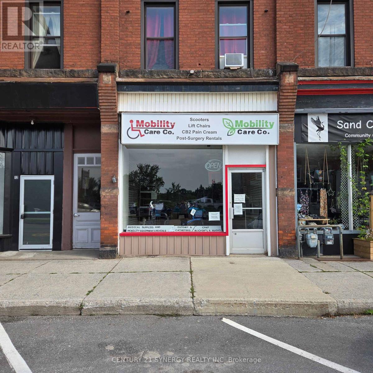 10 MAIN STREET W, Smiths Falls, Ontario