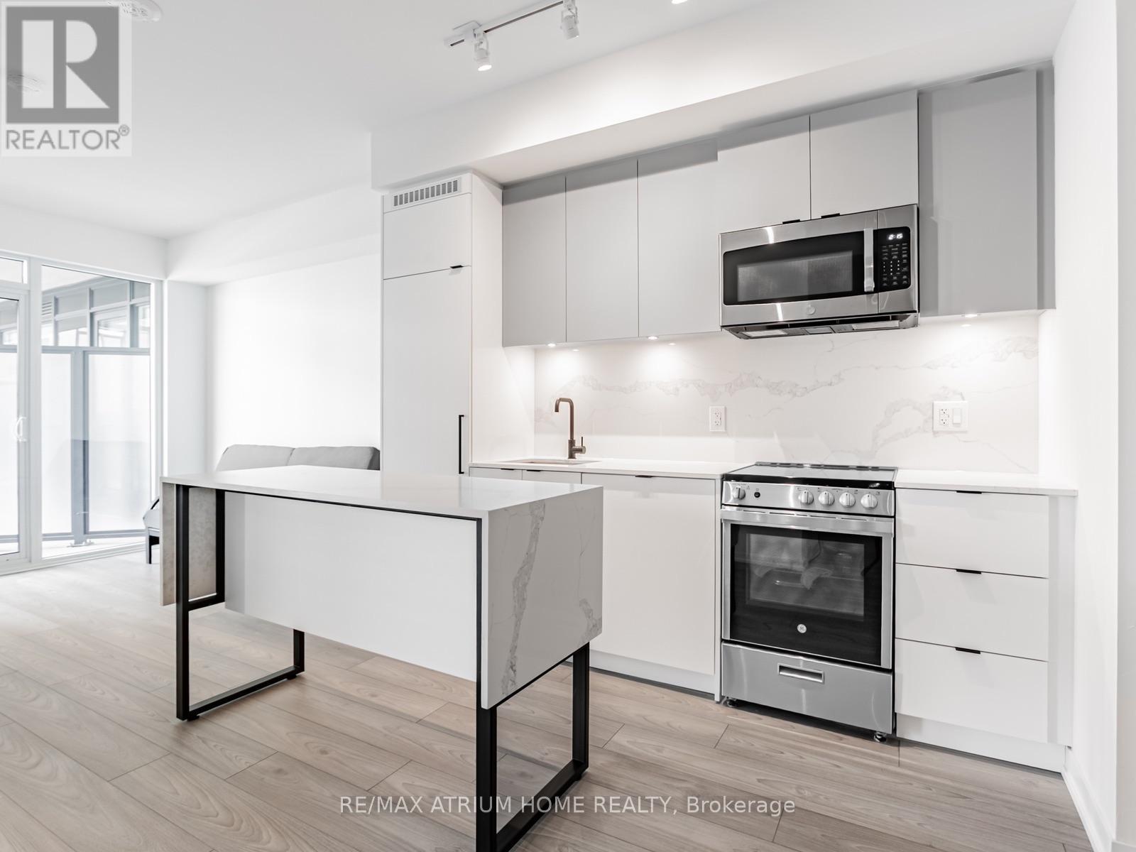 827 - 285 DUFFERIN STREET, Toronto, Ontario