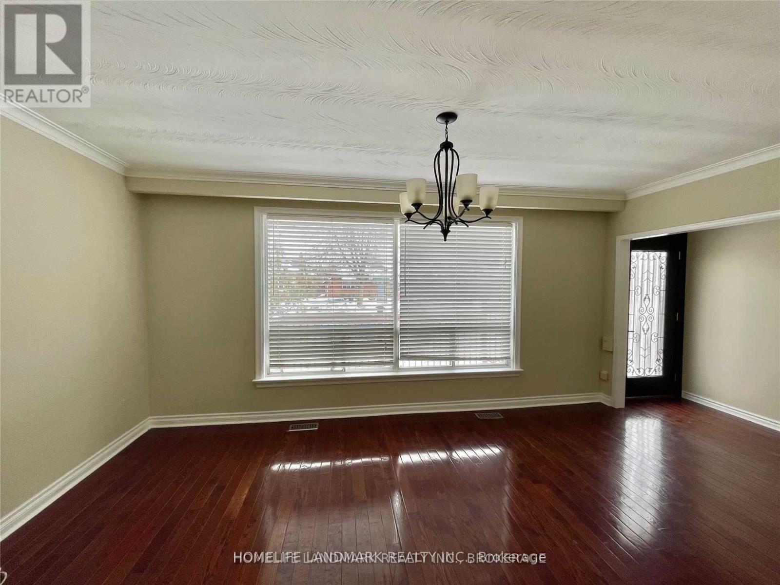 Upper - 25 Edgemont Drive, Brampton, Ontario  L6V 1K9 - Photo 2 - W13653592