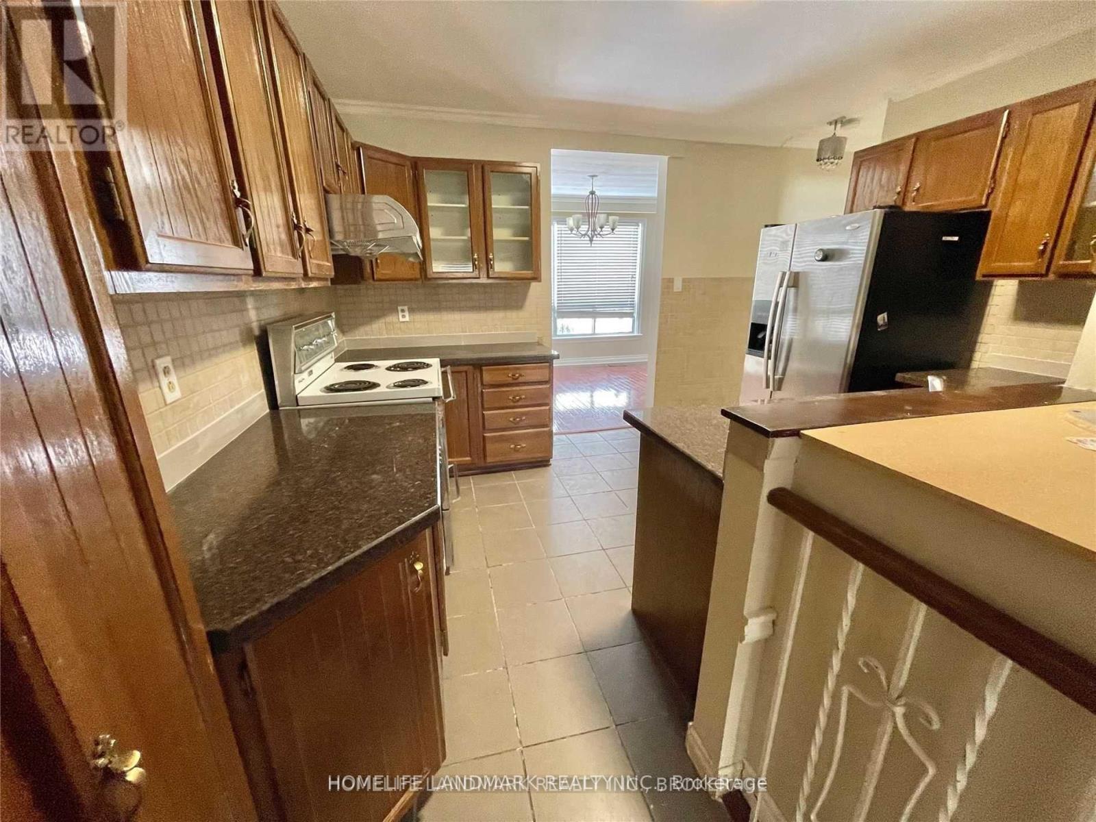 Upper - 25 Edgemont Drive, Brampton, Ontario  L6V 1K9 - Photo 8 - W13653592