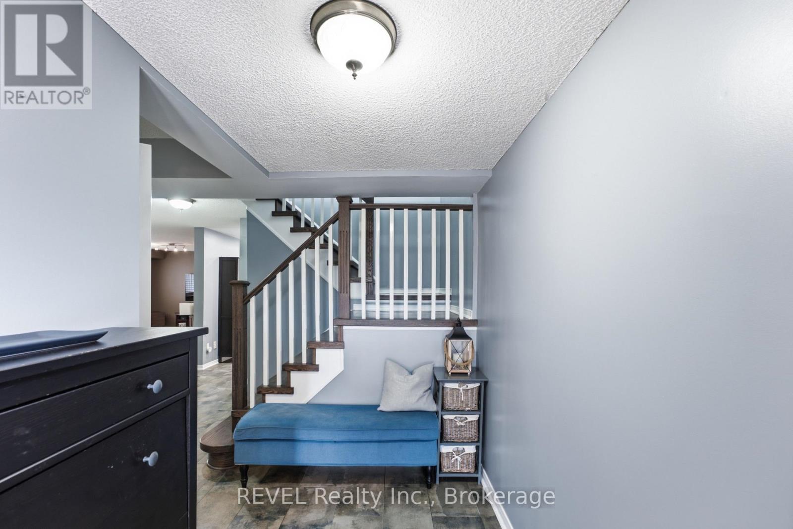20 Hayloft Court, Brampton, Ontario  L6X 4R7 - Photo 4 - W13653618
