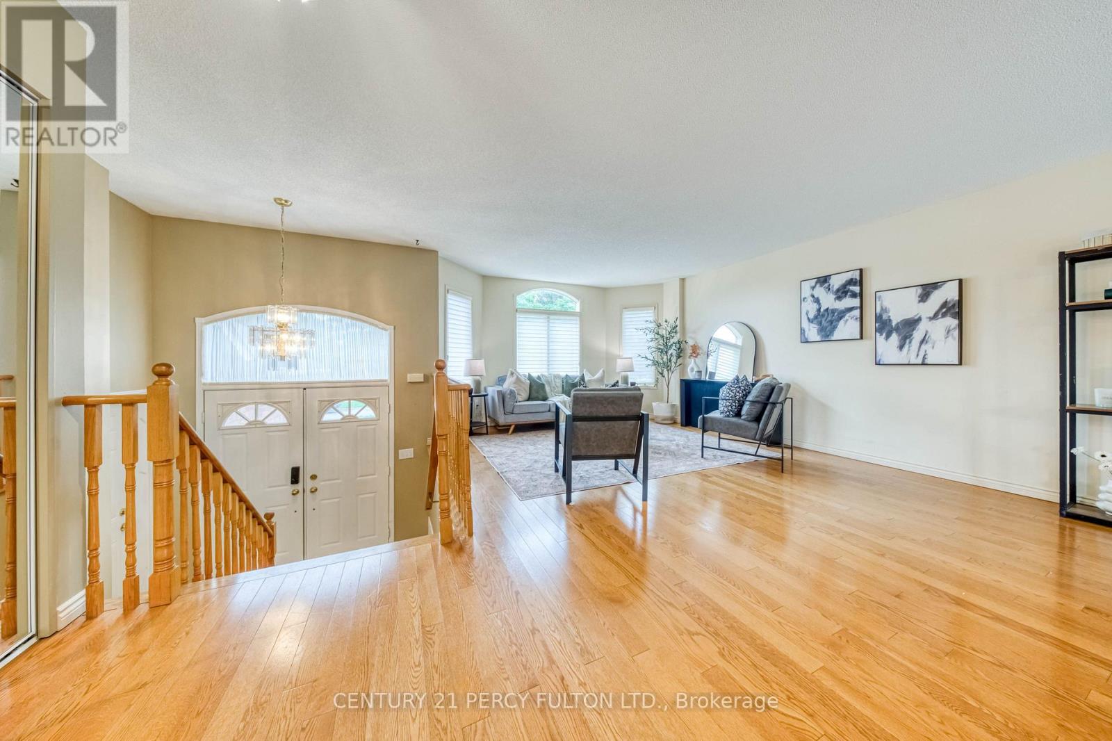 504 Sandalwood Court, Oshawa, Ontario L1G 7X9 - Photo 4 - E13653616