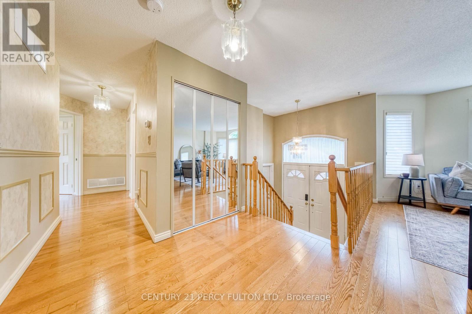 504 Sandalwood Court, Oshawa, Ontario L1G 7X9 - Photo 5 - E13653616