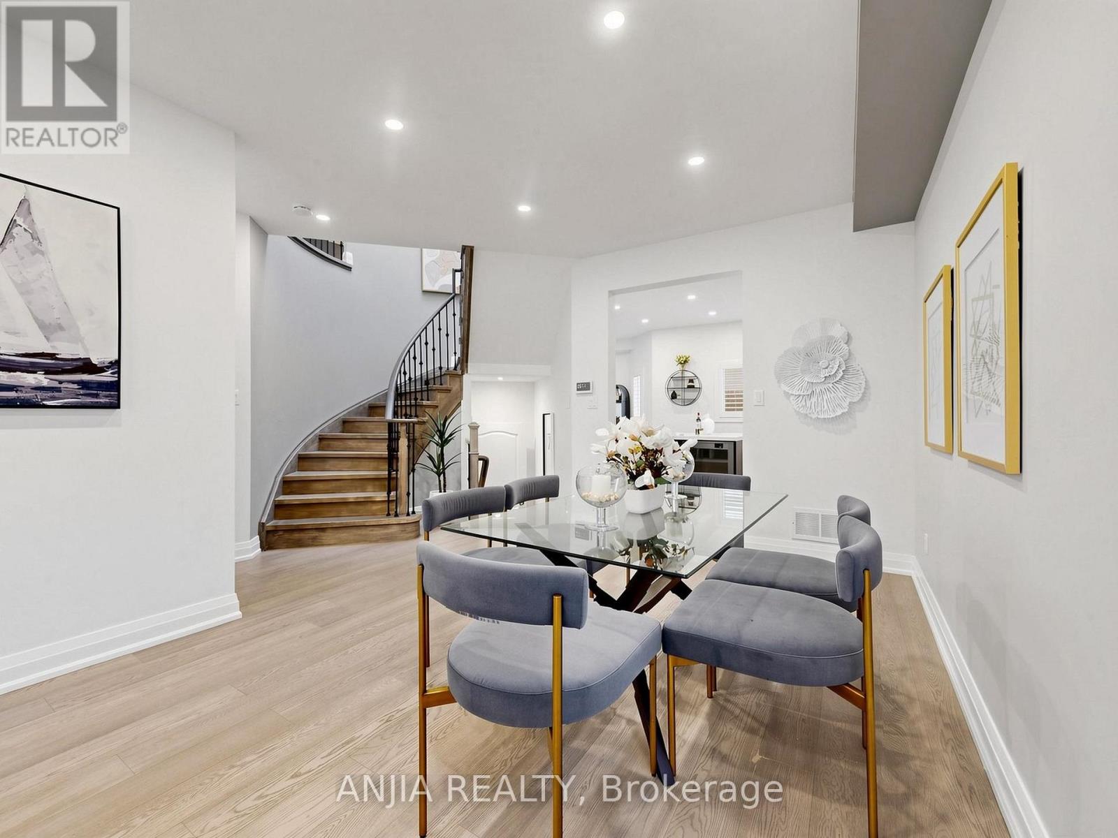 12 Gardenia Crescent, Markham, Ontario L6C 2K7 - Photo 4 - N13653614