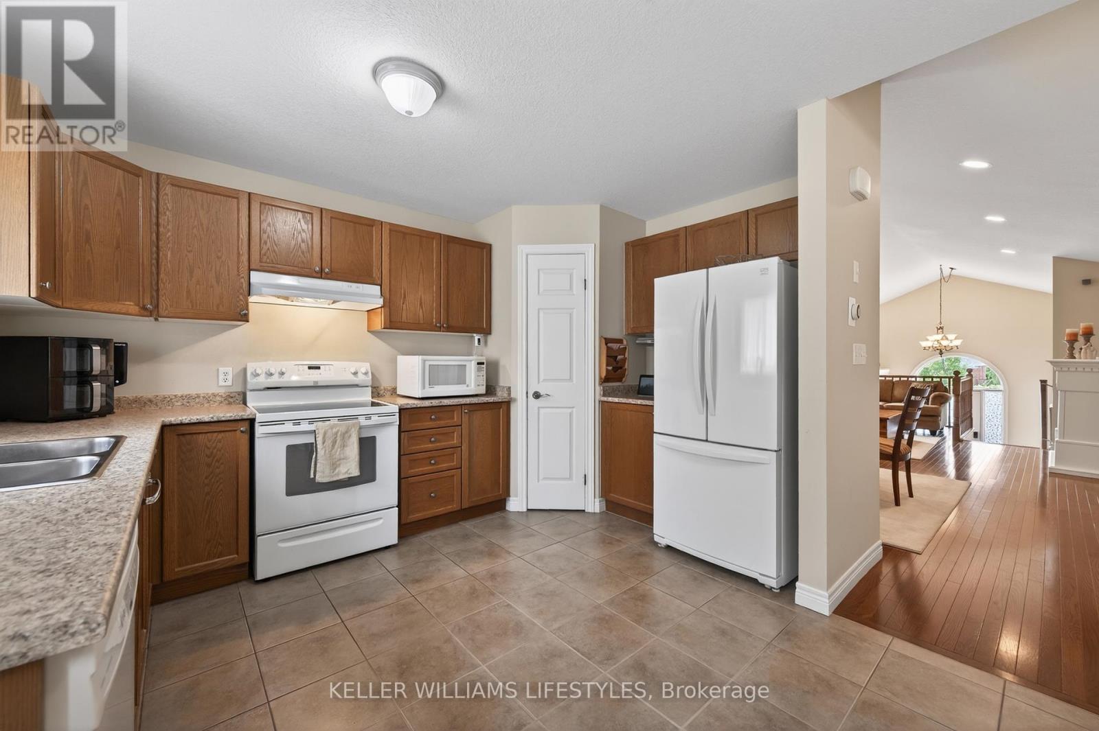 1990 Foxwood Avenue, London North, Ontario  N6G 0C5 - Photo 4 - X13639032
