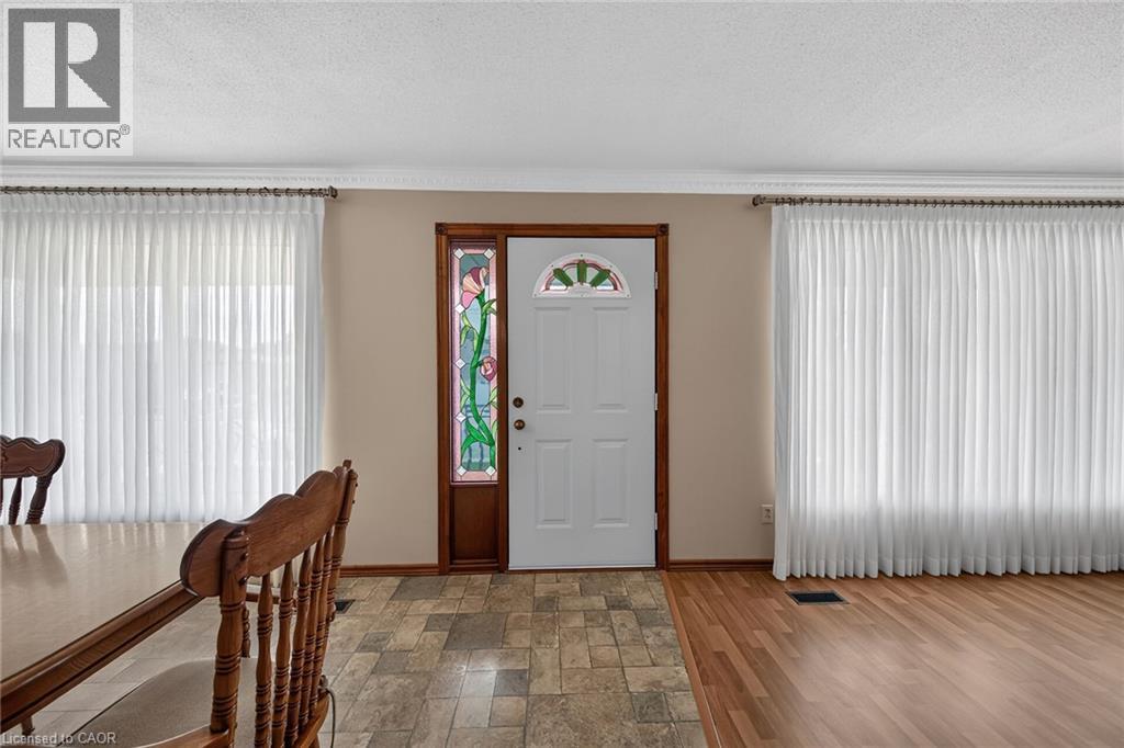 39 Algonquin Court, Hamilton, Ontario  L8T 4T2 - Photo 5 - 40854217