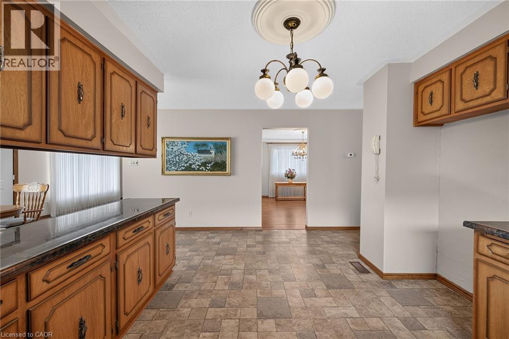 39 Algonquin Court, Hamilton, Ontario  L8T 4T2 - Photo 14 - 40854217