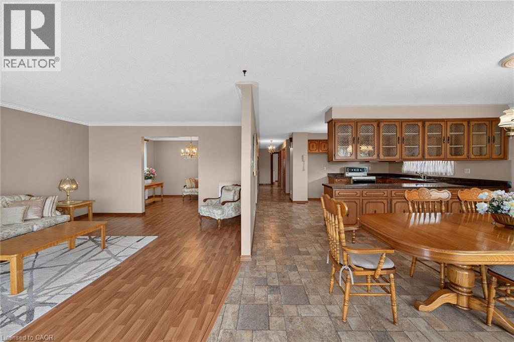 39 Algonquin Court, Hamilton, Ontario  L8T 4T2 - Photo 4 - 40854217