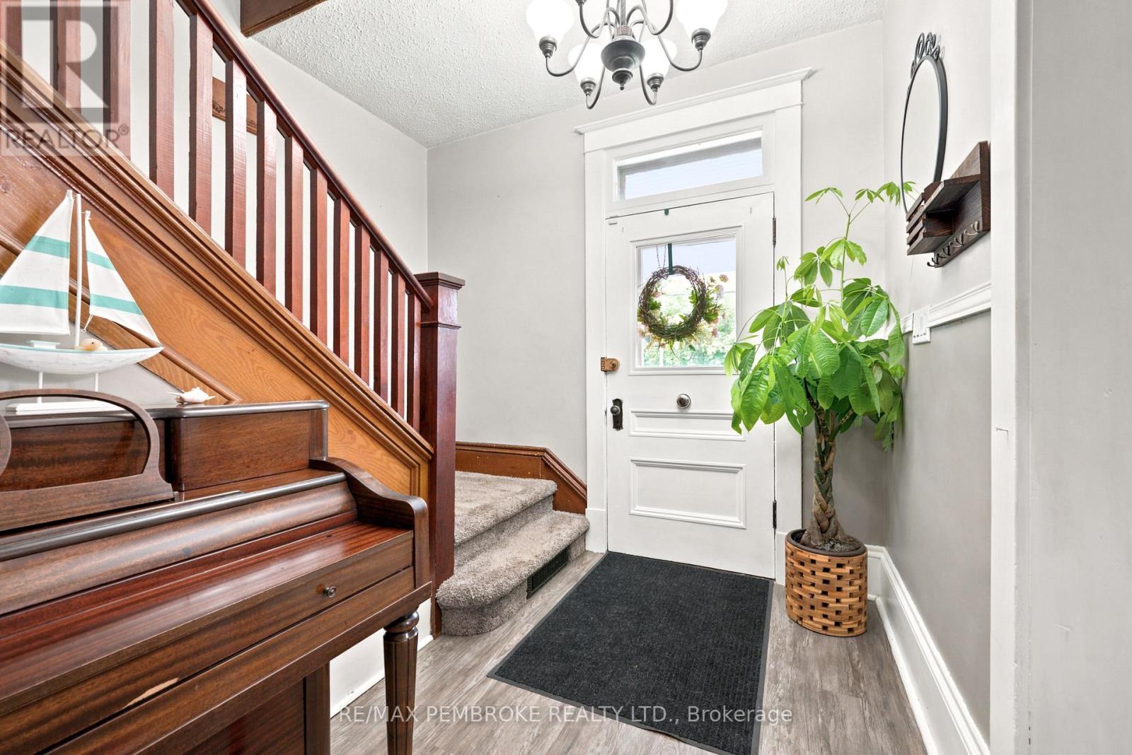 550 Mary Street, Pembroke, Ontario  K8A 5X3 - Photo 3 - X13653658