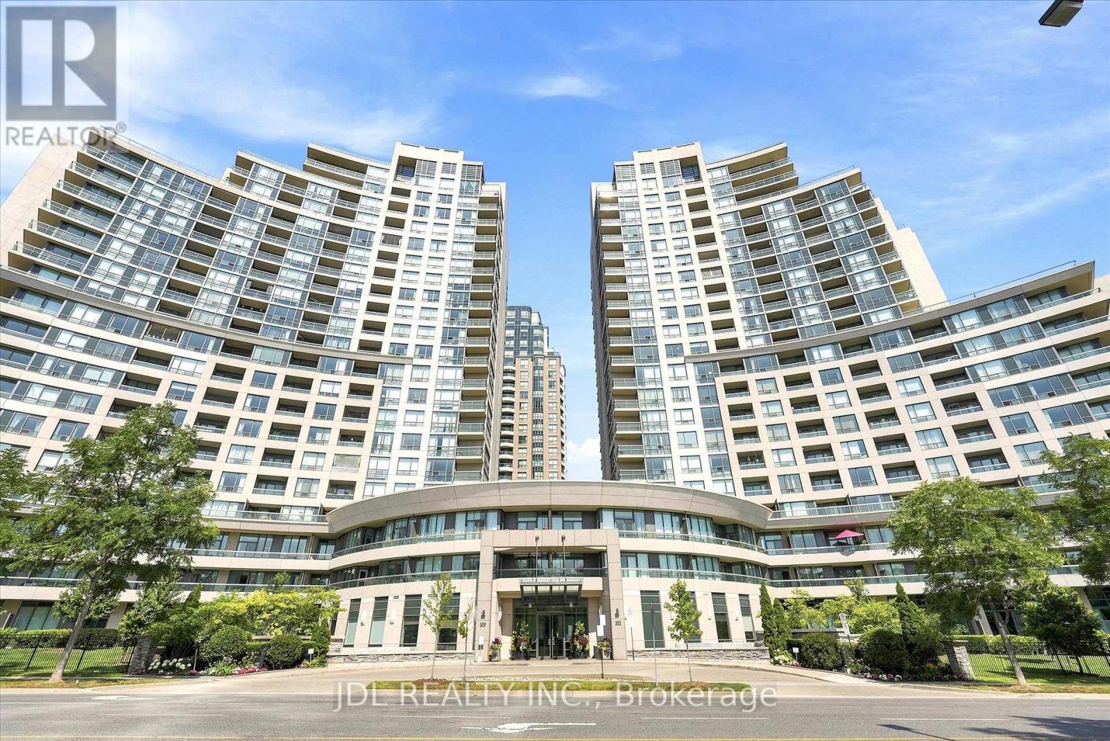<div class="slider-price">$649,000</div><p>516 - 503 Beecroft Road, Toronto, Ontario</p>